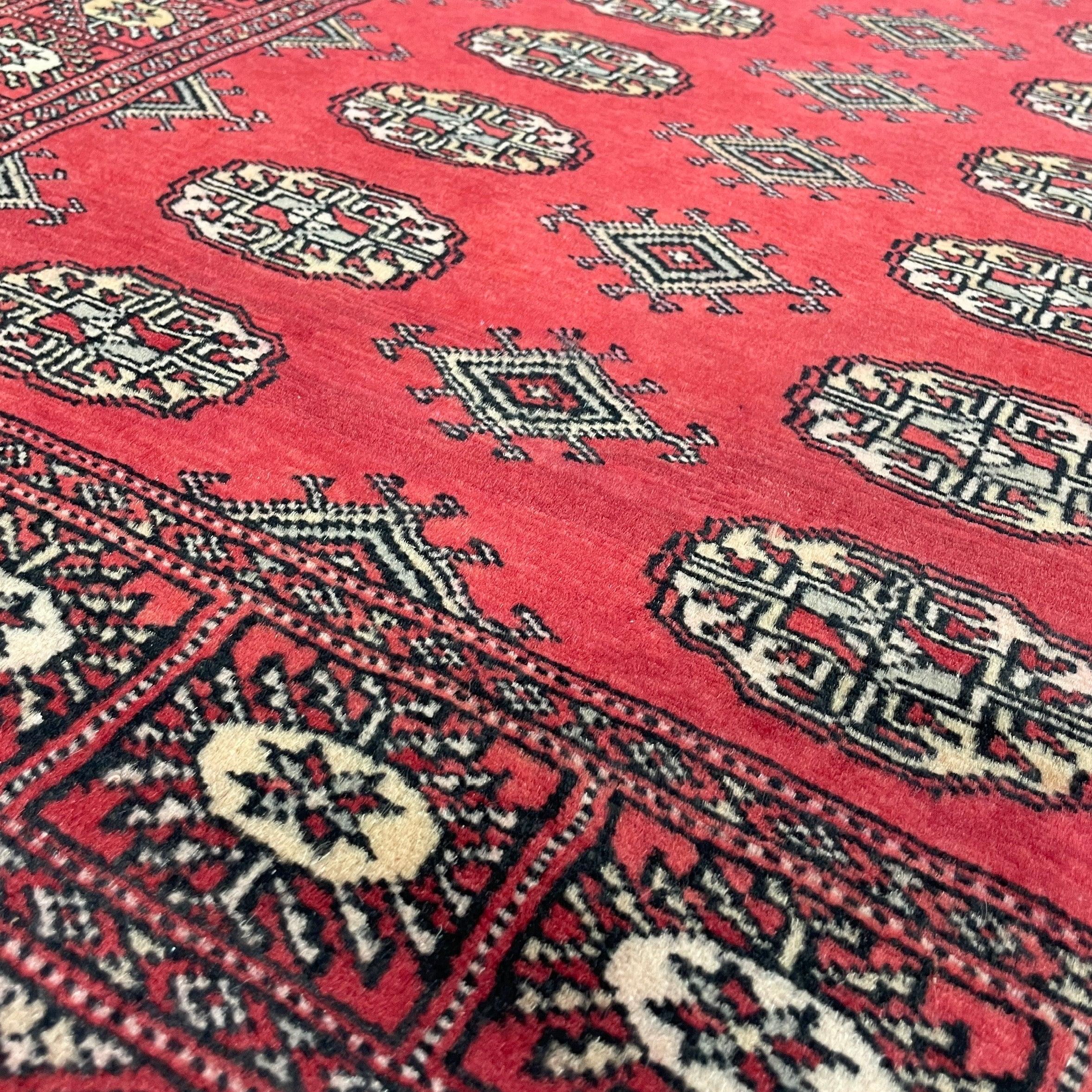 176 x 99 cm | Afghan Bokhara Rug