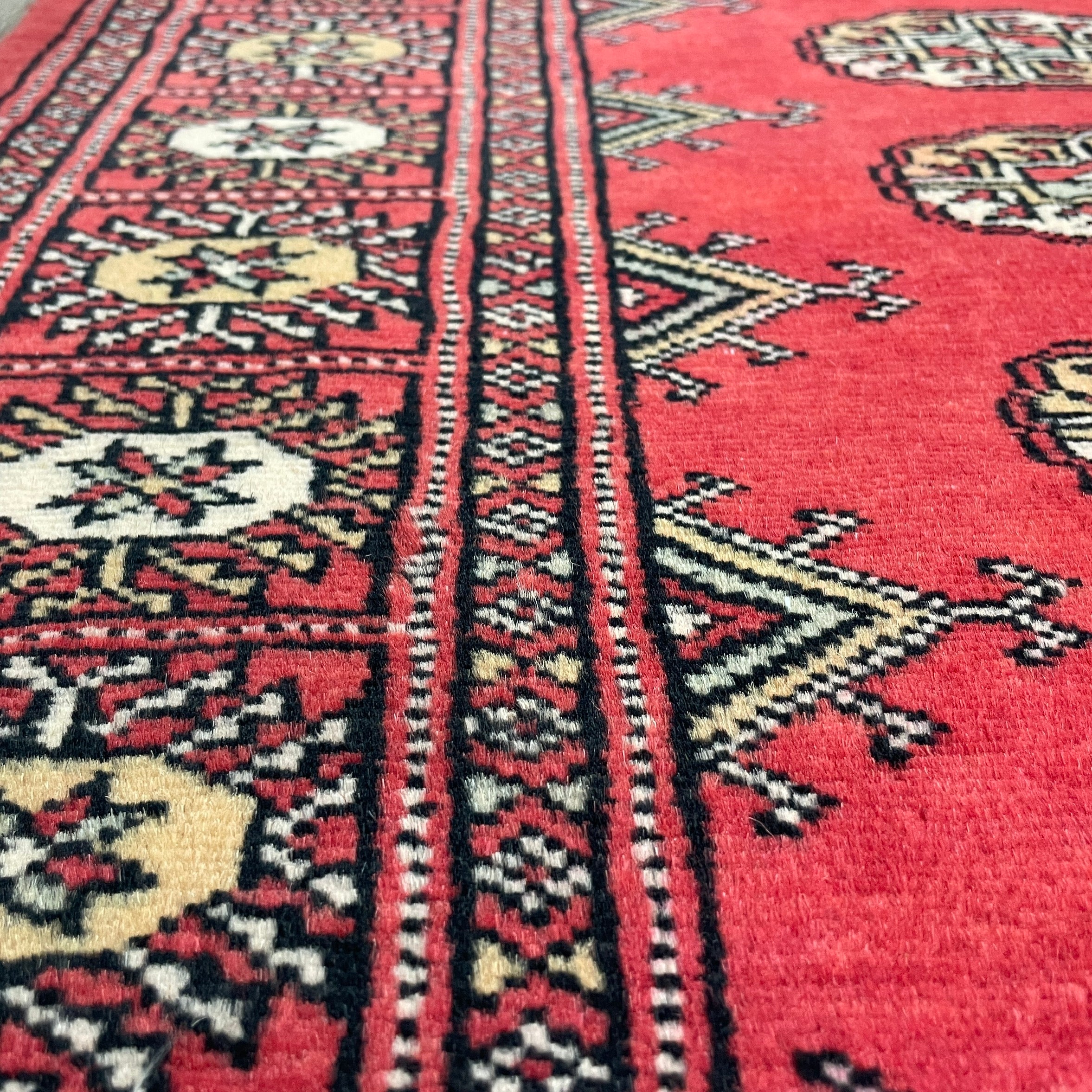 176 x 99 cm | Afghan Bokhara Rug