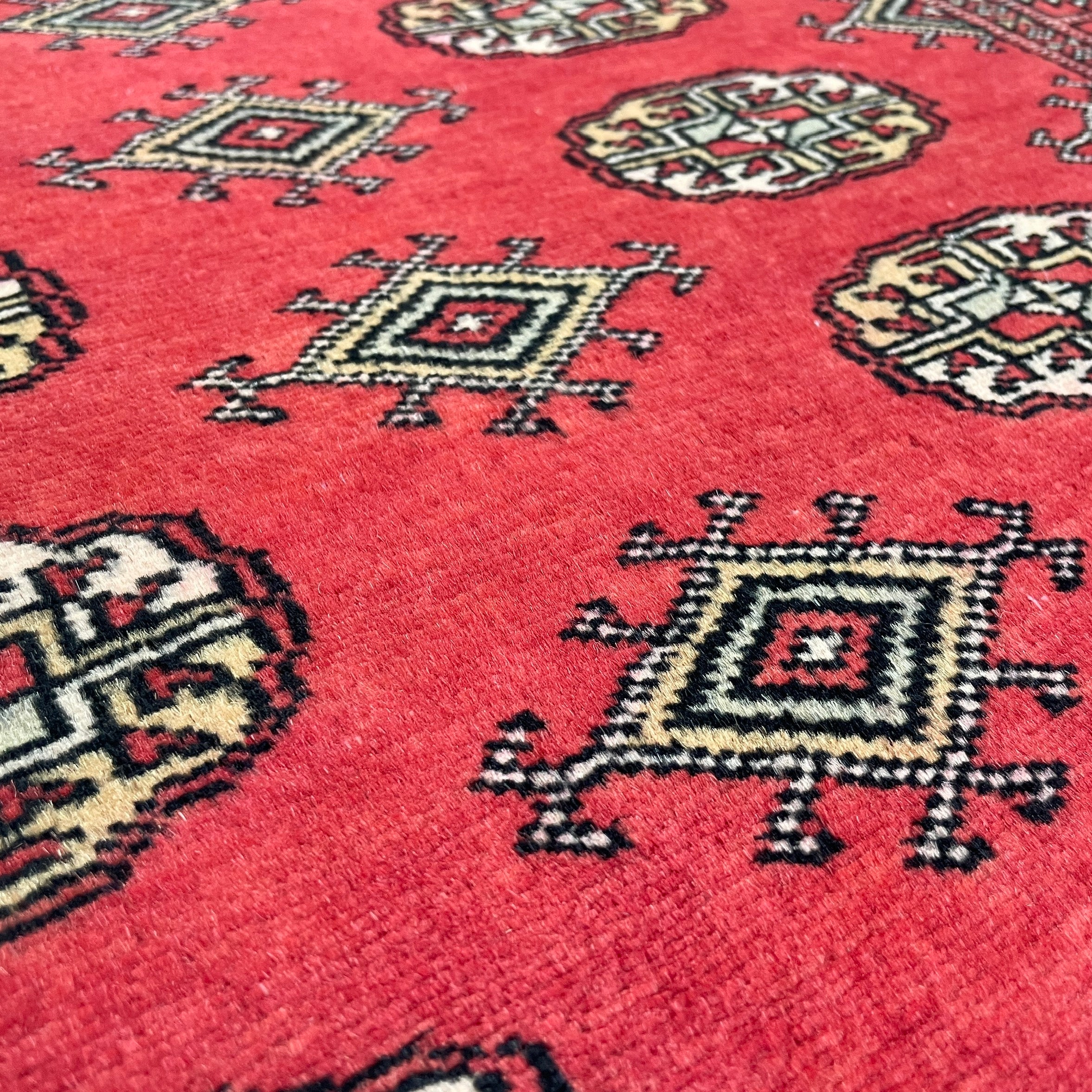 176 x 99 cm | Afghan Bokhara Rug
