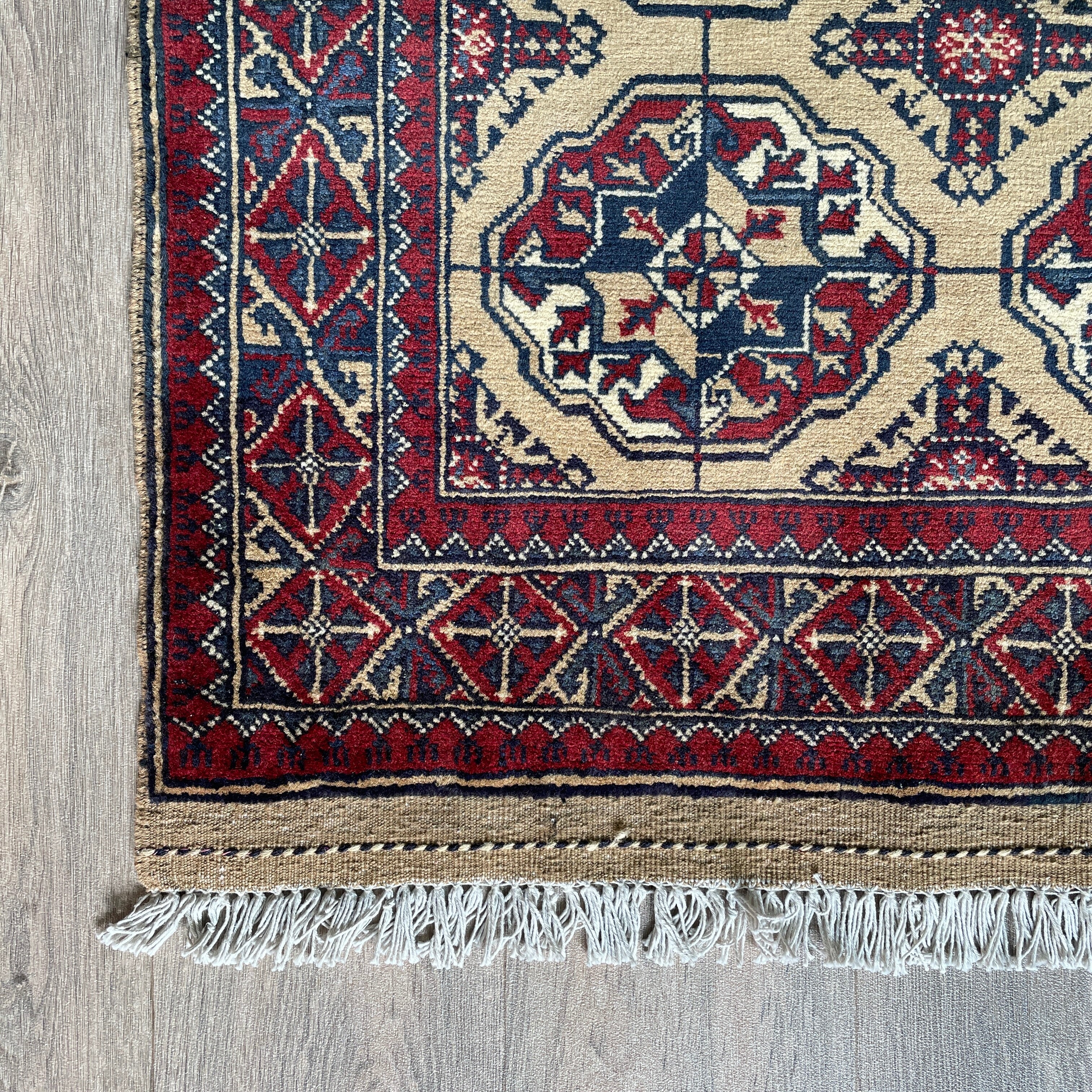 Fine Turkmen Tekke Rug (Merino Wool)