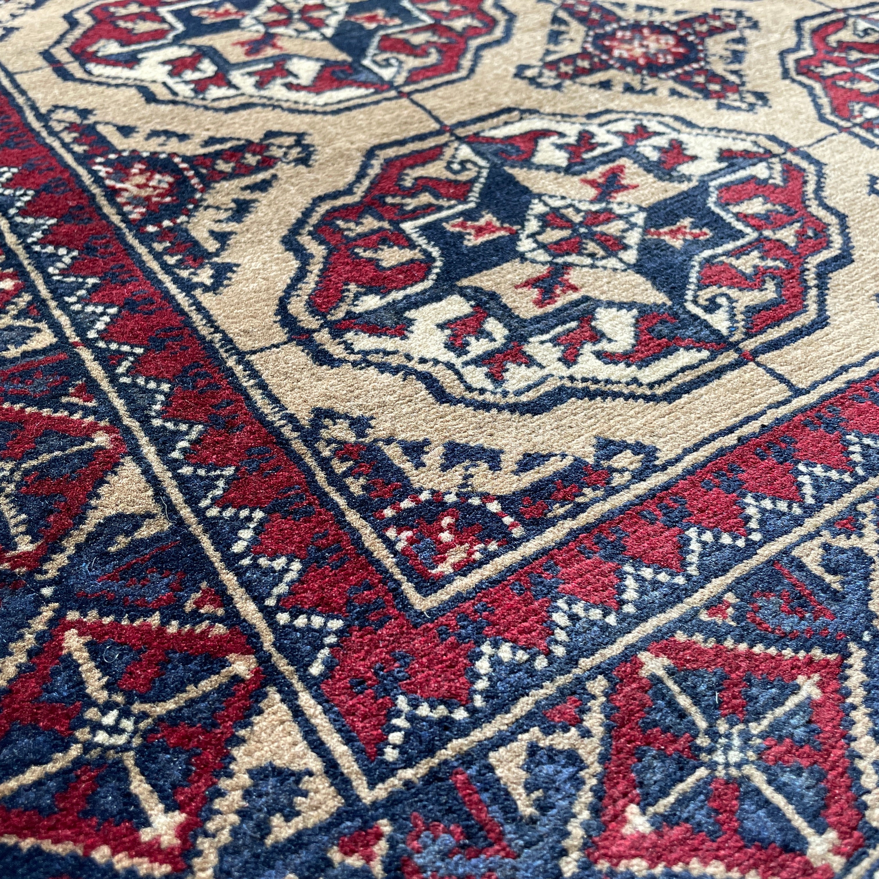 Fine Turkmen Tekke Rug (Merino Wool)