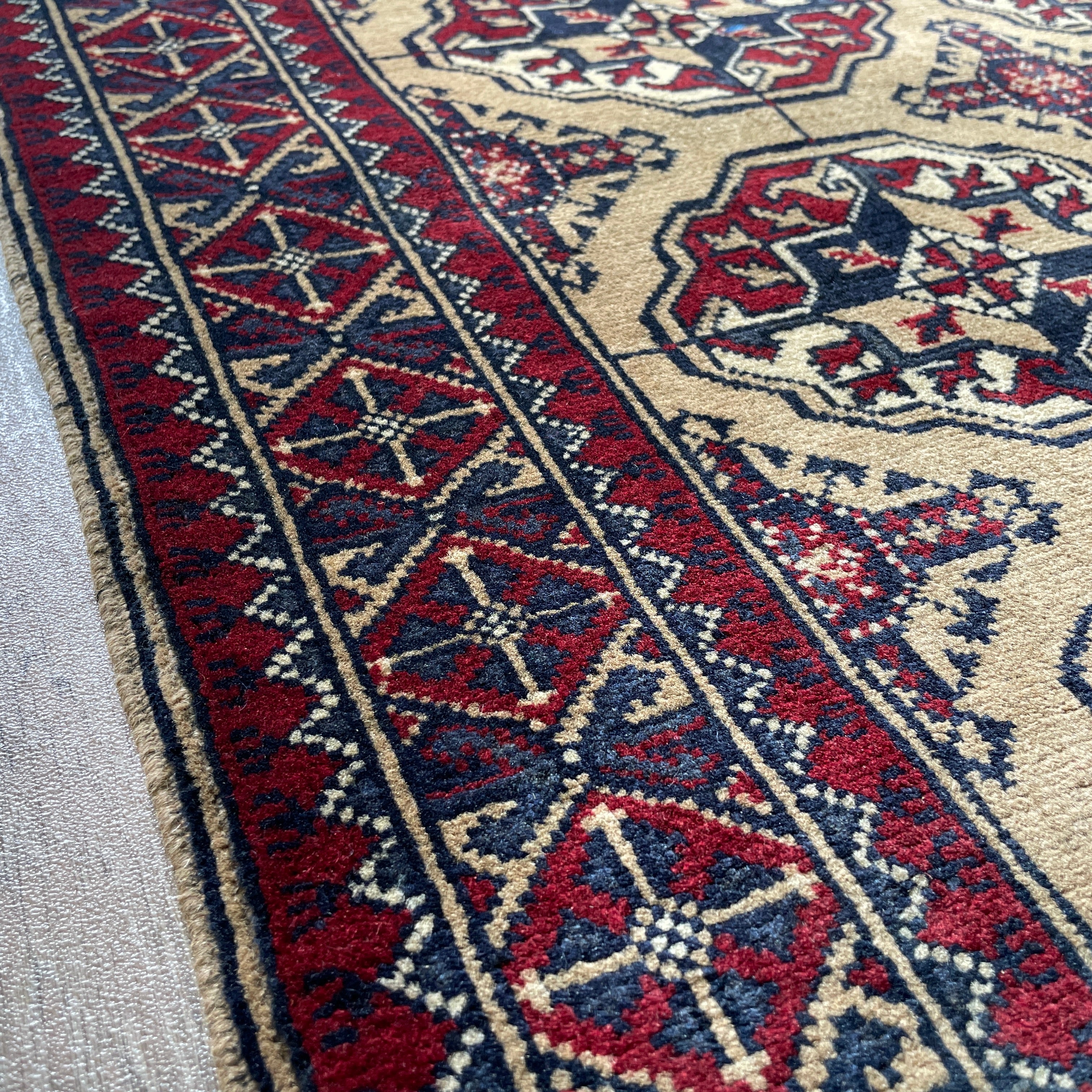 Fine Turkmen Tekke Rug (Merino Wool)