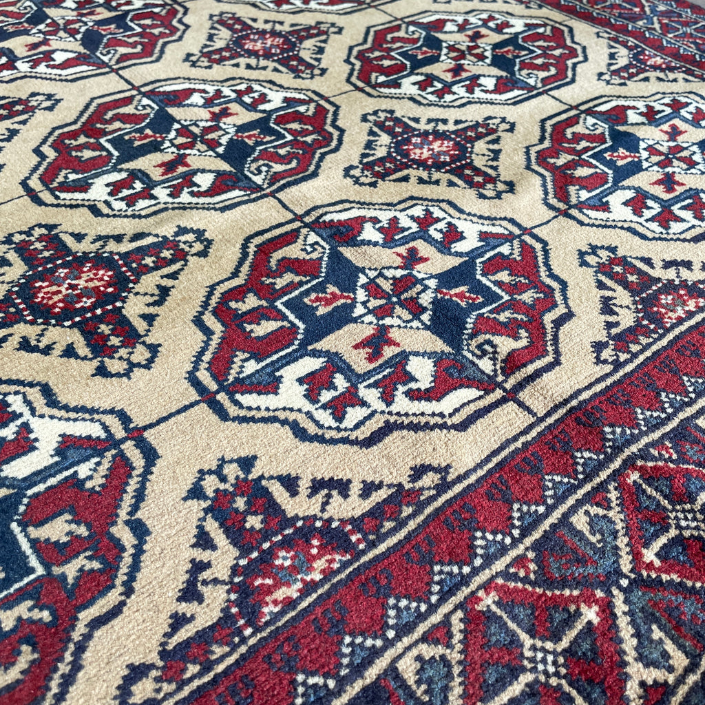 Fine Turkmen Tekke Rug (Merino Wool)
