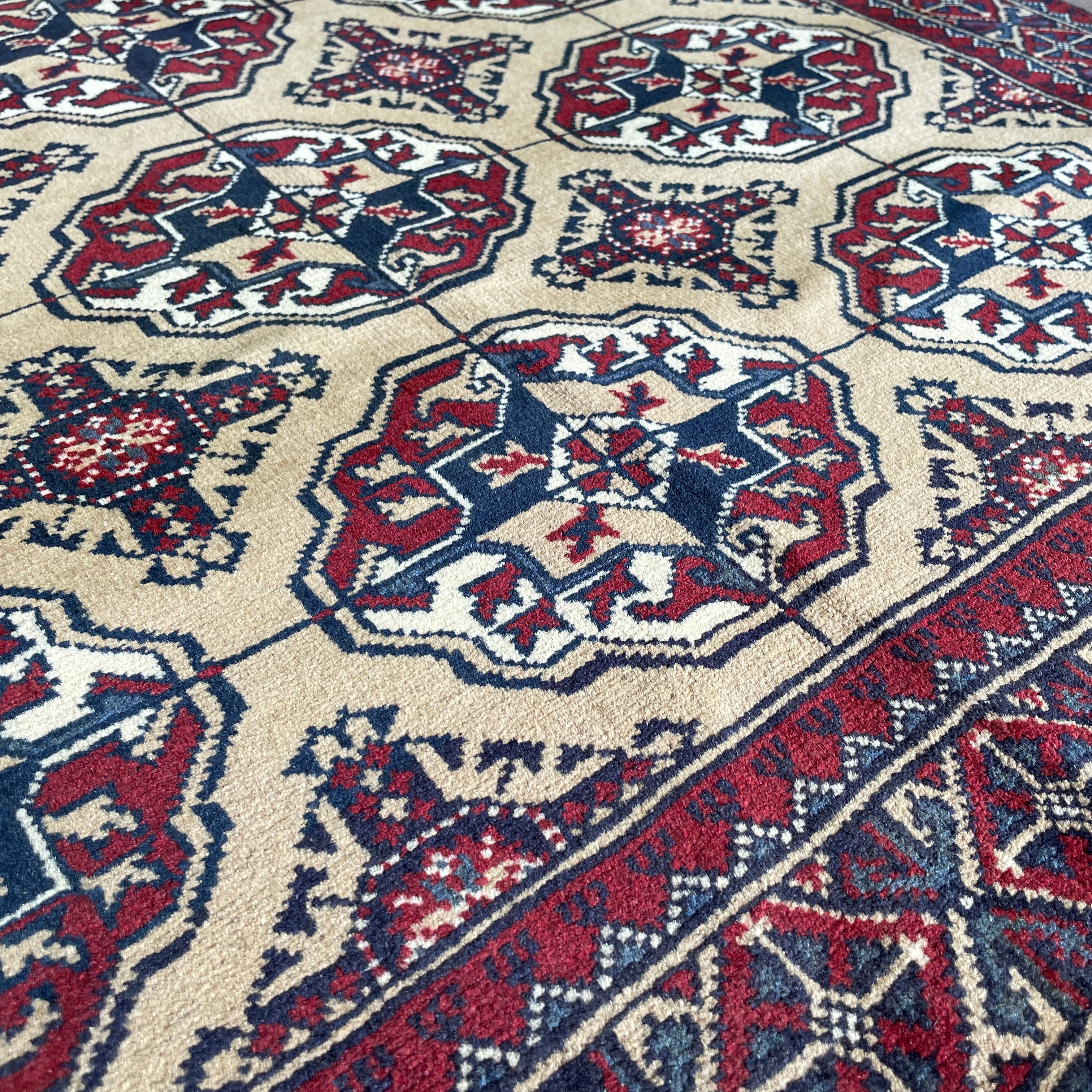 Fine Turkmen Tekke Rug (Merino Wool)