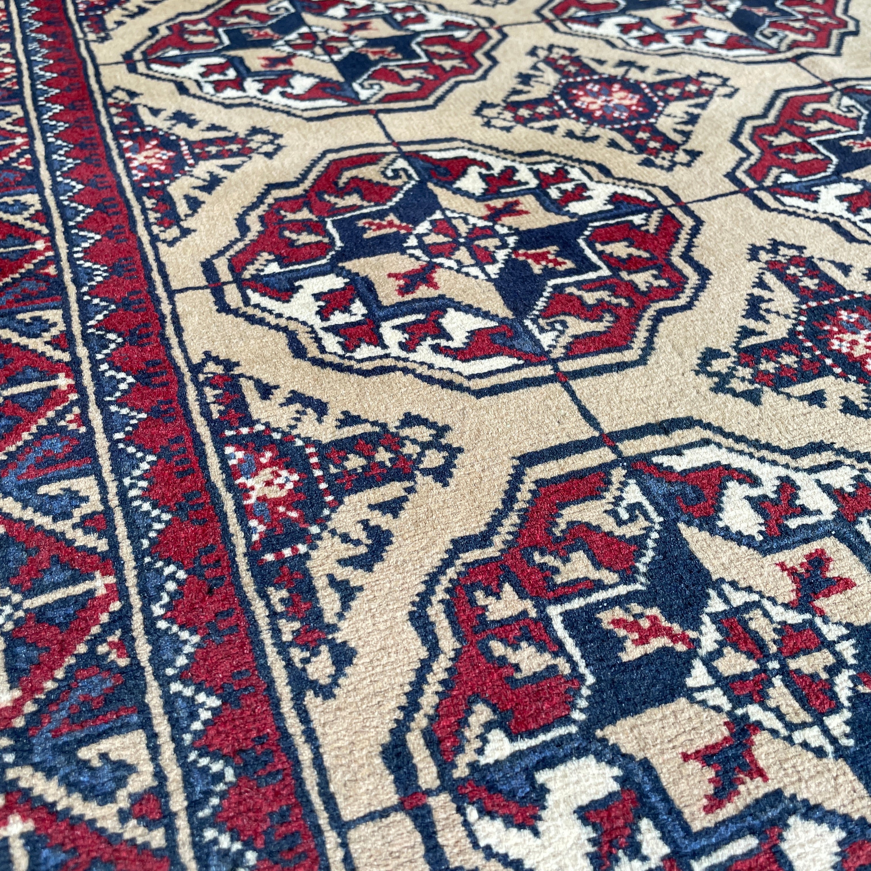 Fine Turkmen Tekke Rug (Merino Wool)