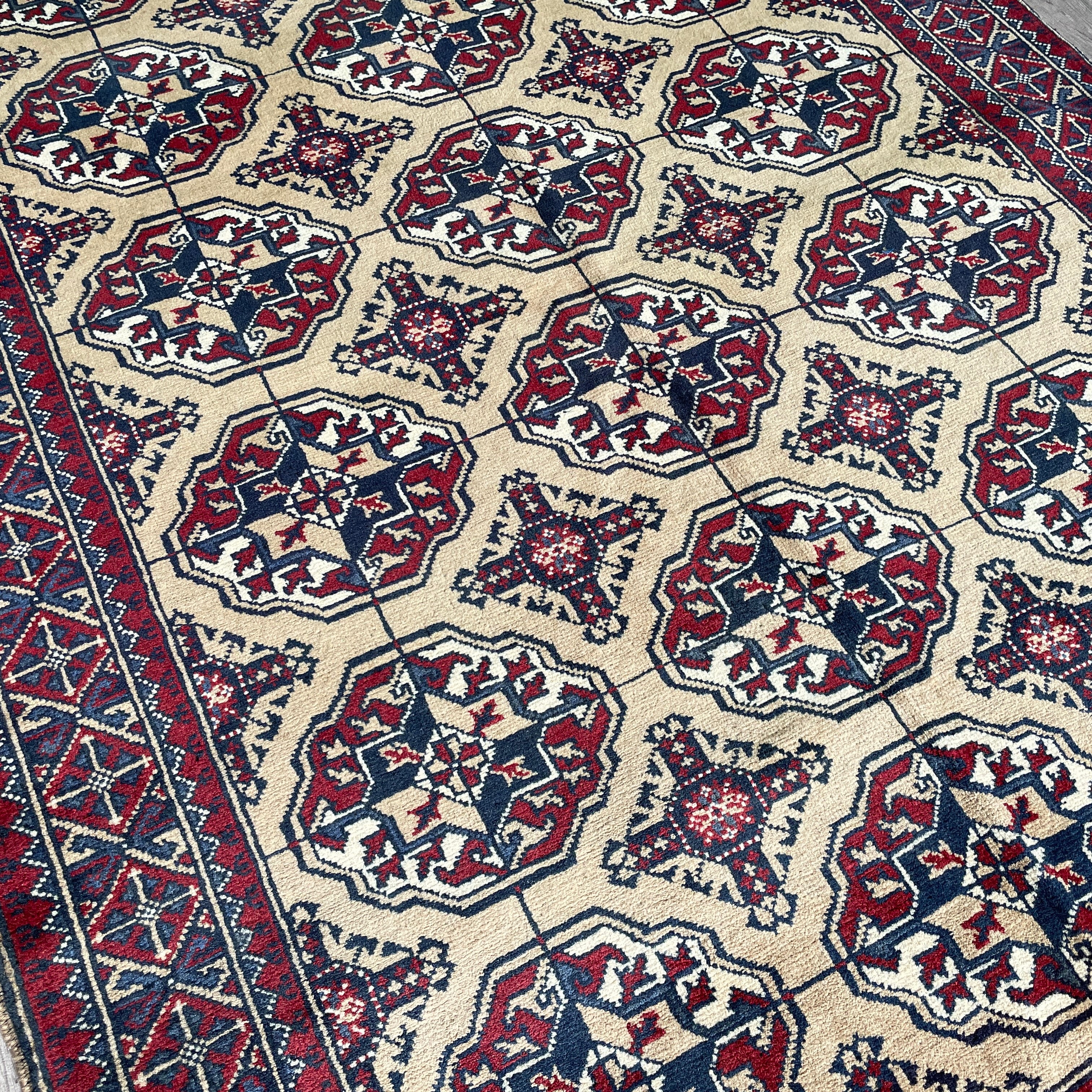 Fine Turkmen Tekke Rug (Merino Wool)