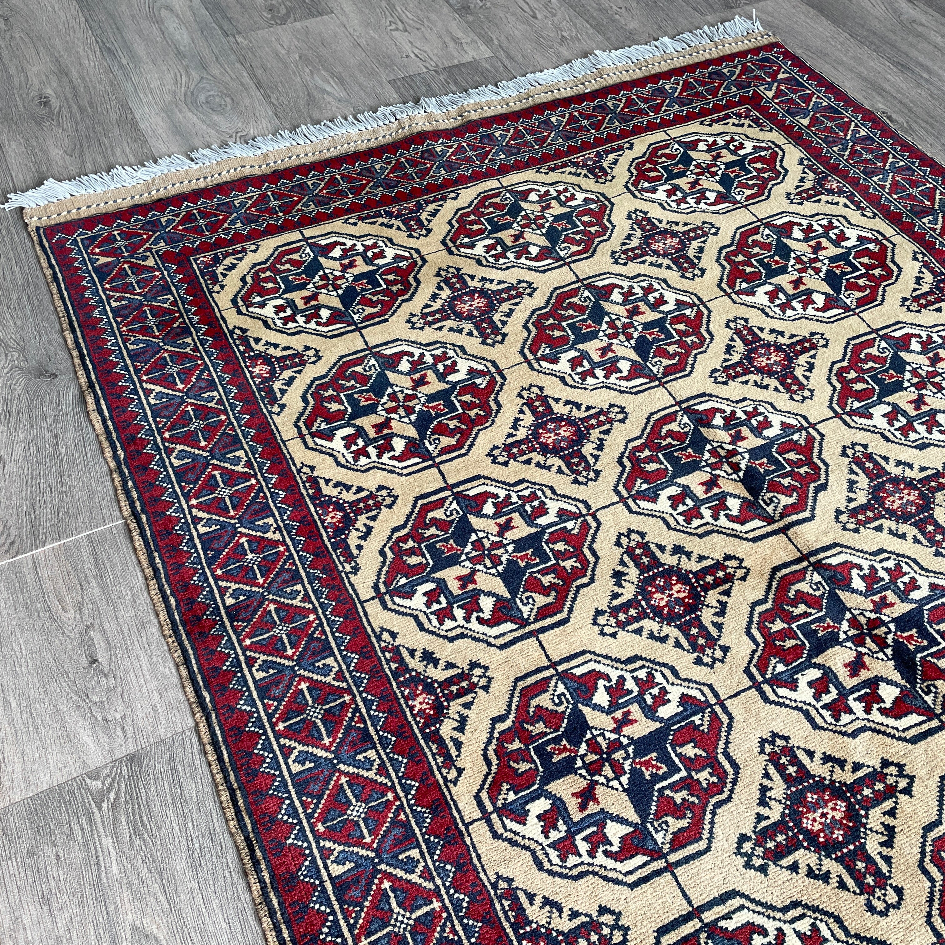 Fine Turkmen Tekke Rug (Merino Wool)