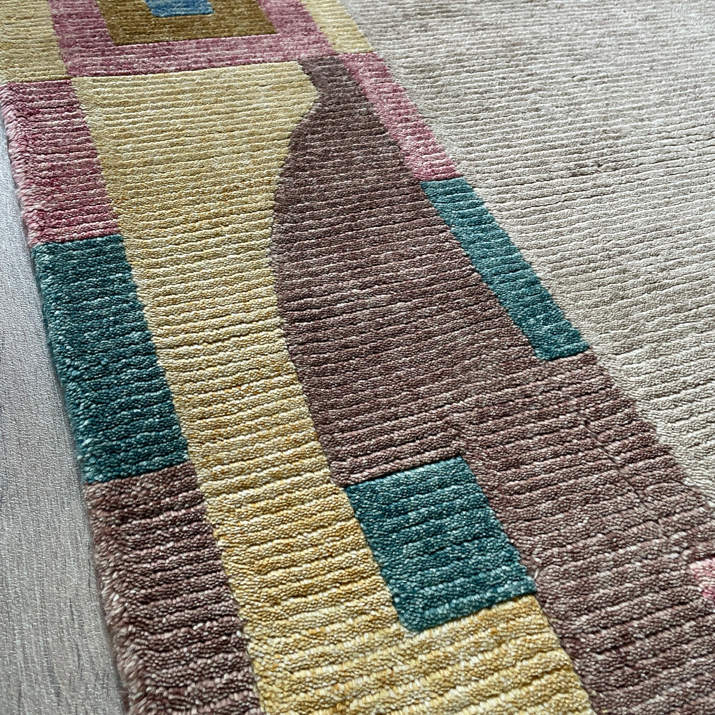 249 x 154 cm | Indian Contemporary Rug