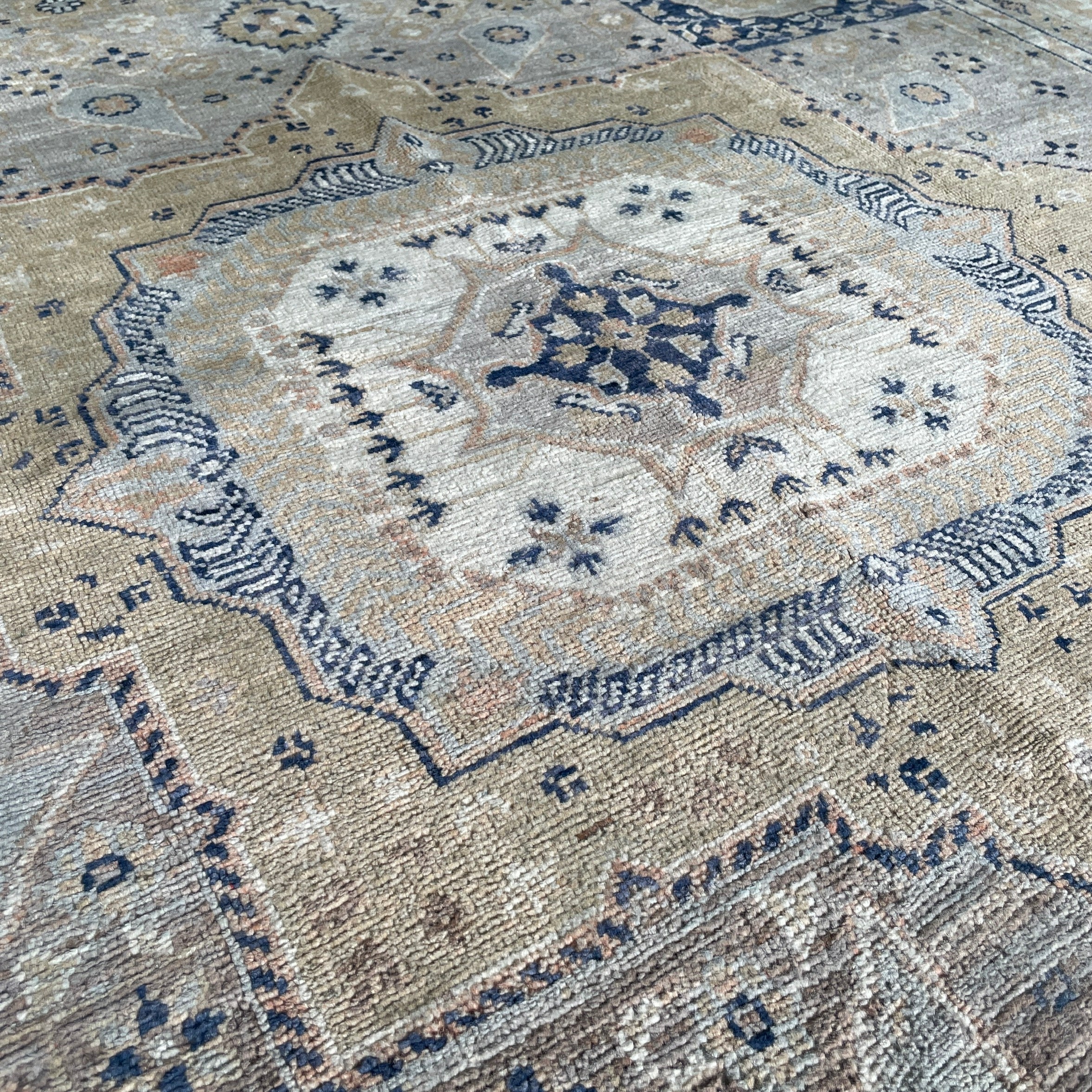 293 x 176 cm | Afghan Mamluk Rug