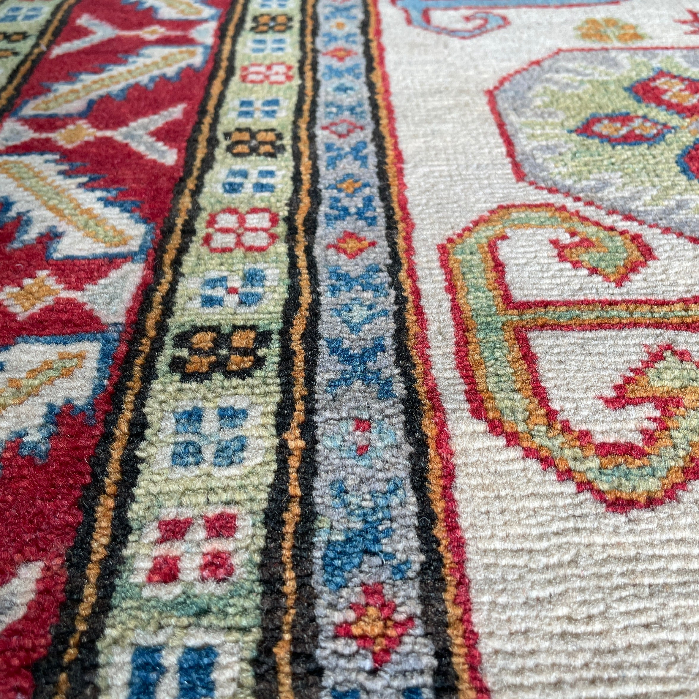 198 x 154 cm | Afghan Kazak Yakash Rug