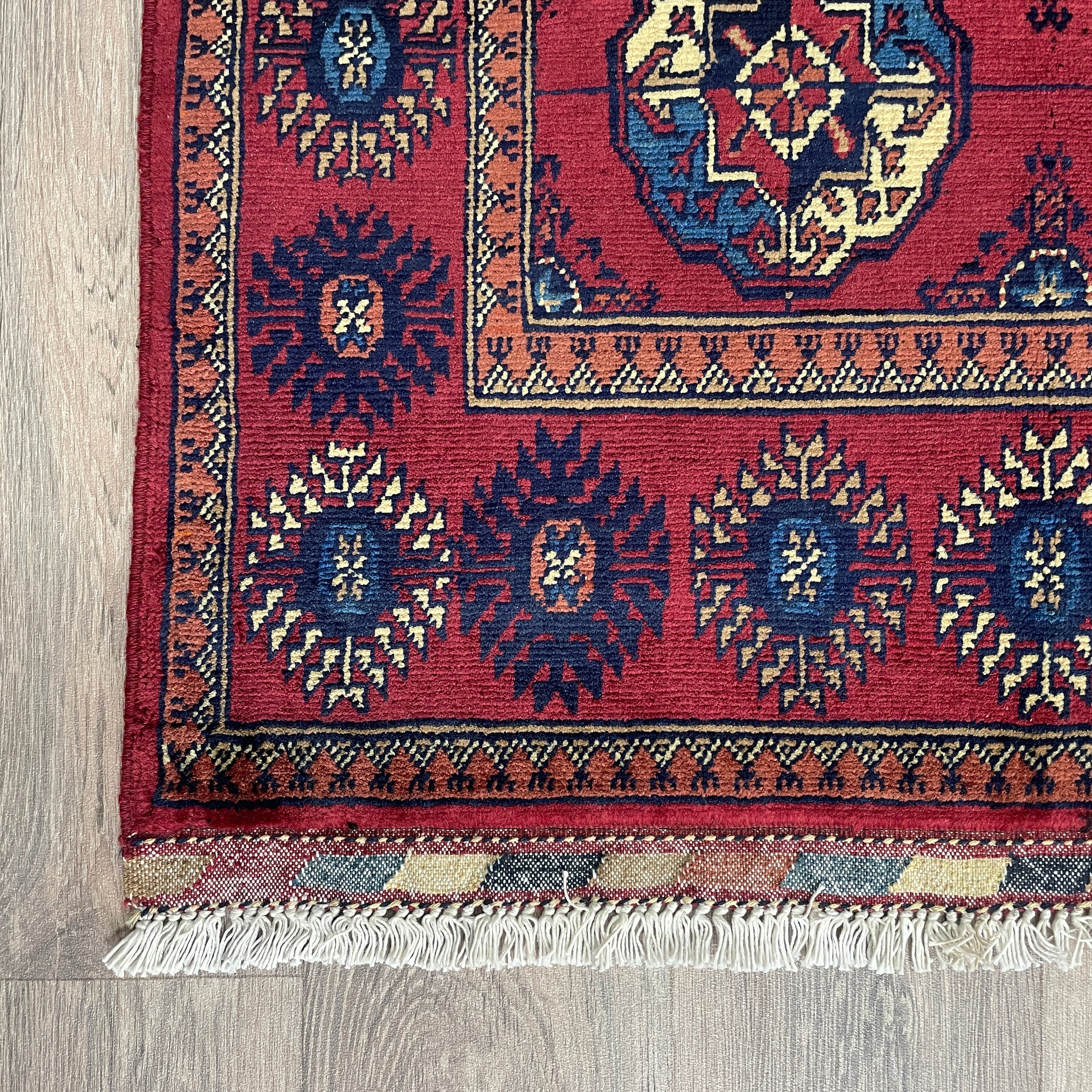 Fine Turkmen Tekke Rug (Merino Wool)
