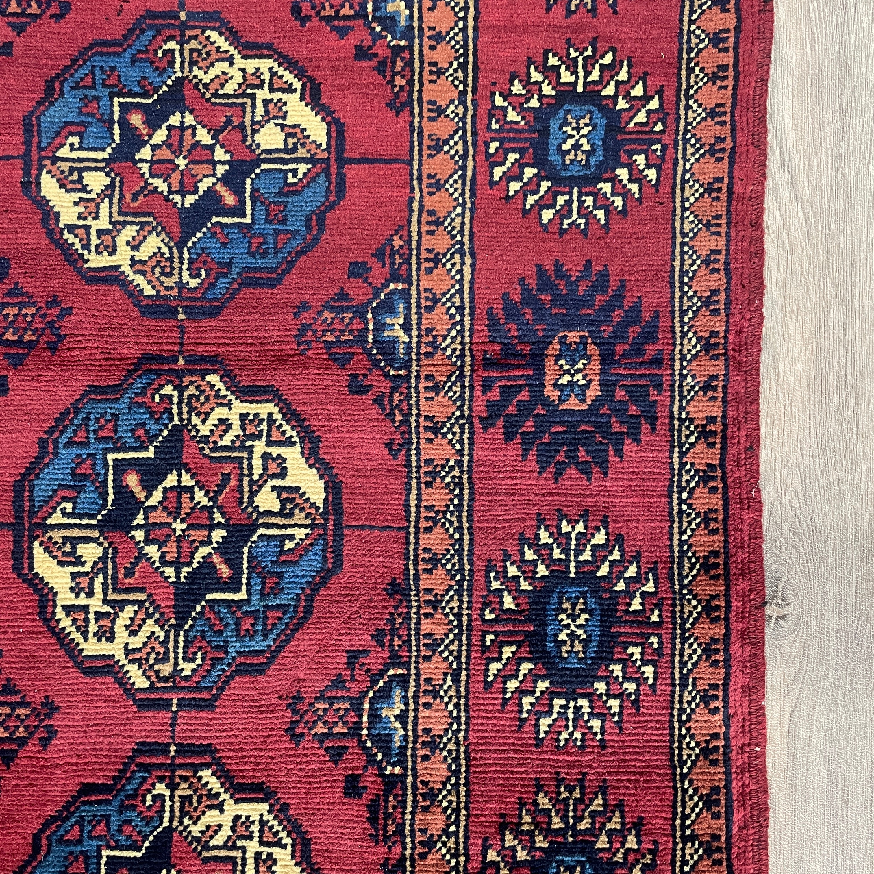 Fine Turkmen Tekke Rug (Merino Wool)