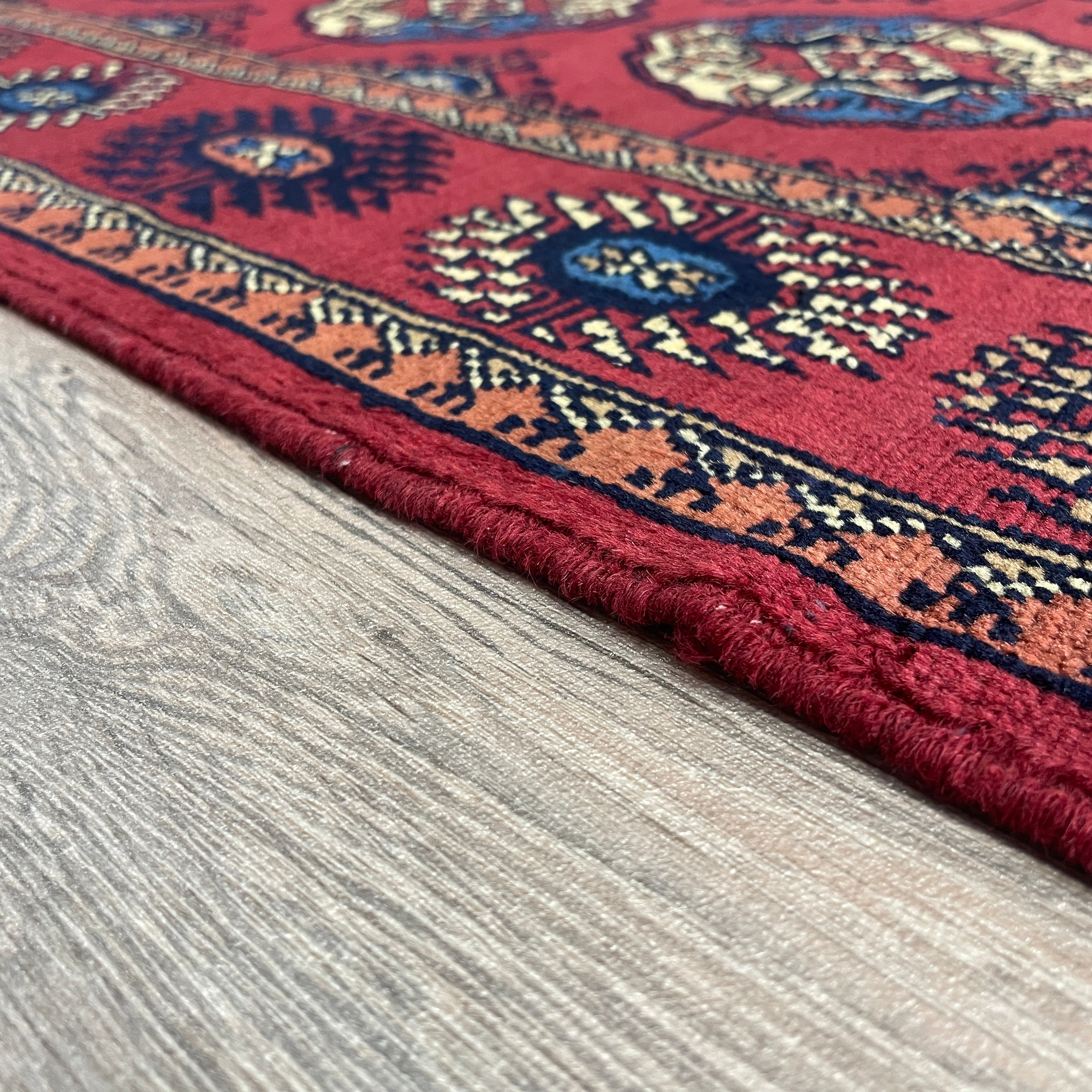 Fine Turkmen Tekke Rug (Merino Wool)