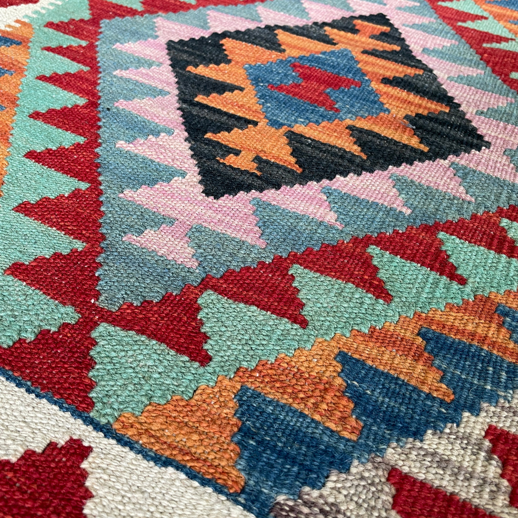 196 x 65 cm | Afghan Kilim Runner