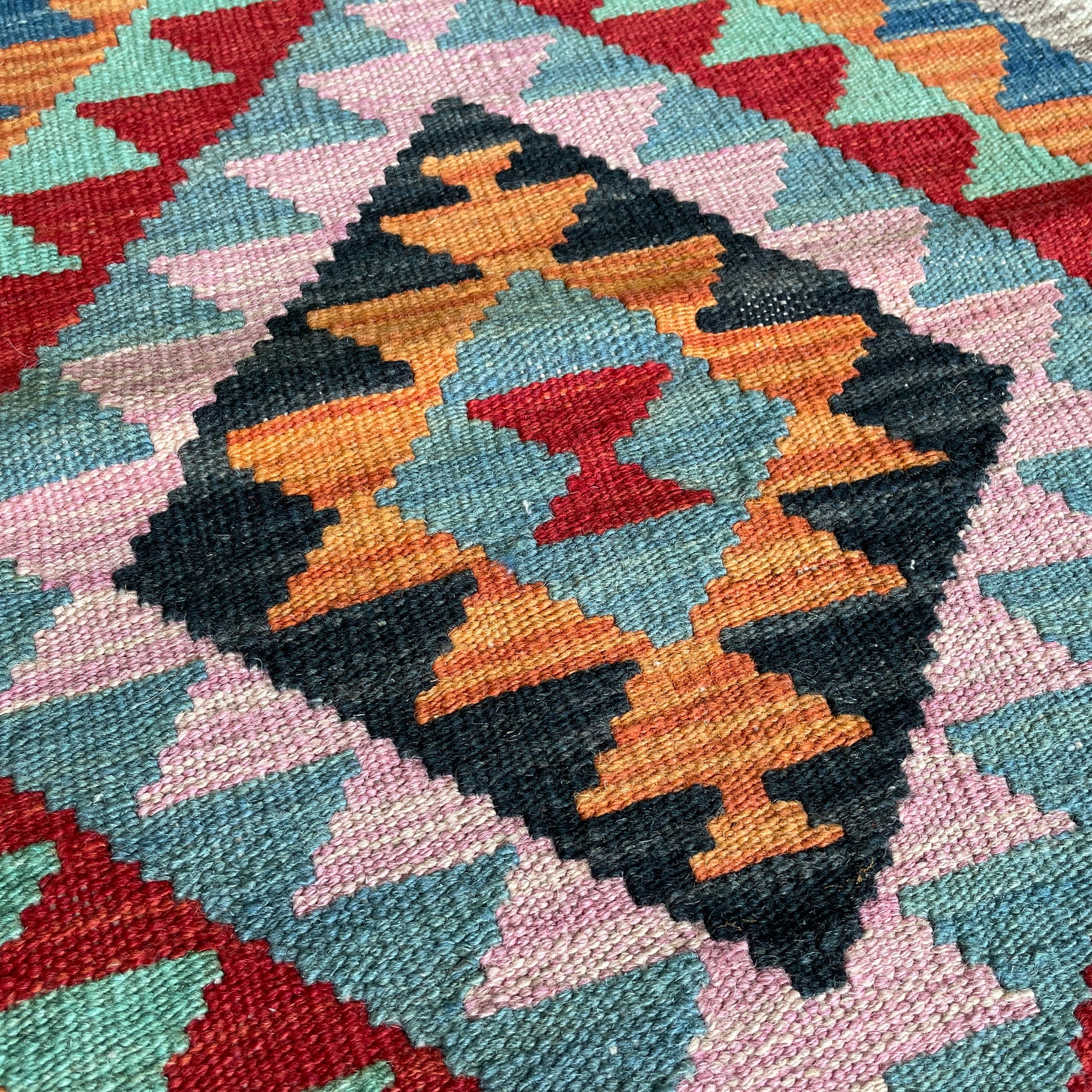 196 x 65 cm | Afghan Kilim Runner