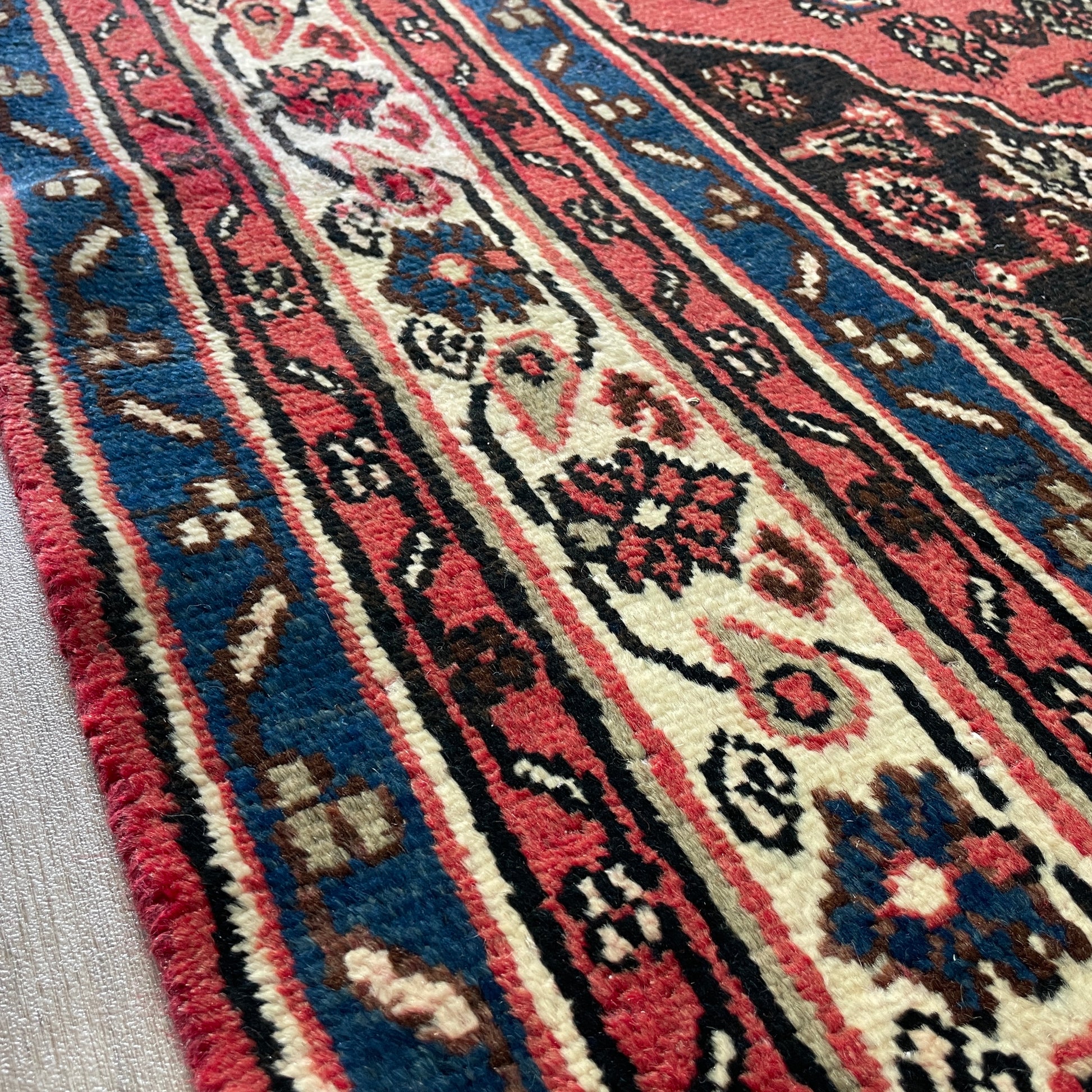 309 x 204 cm | Persian Hamadan Rug (Old 1970)