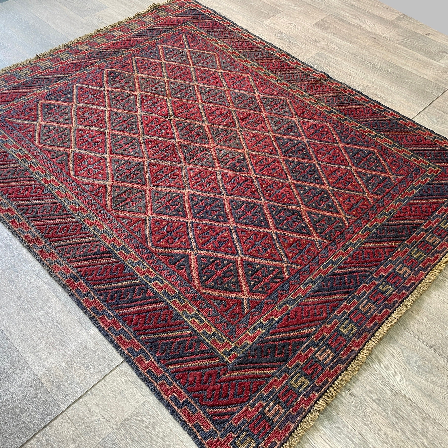 194 x 150 cm | Afghan Mushwani Rug