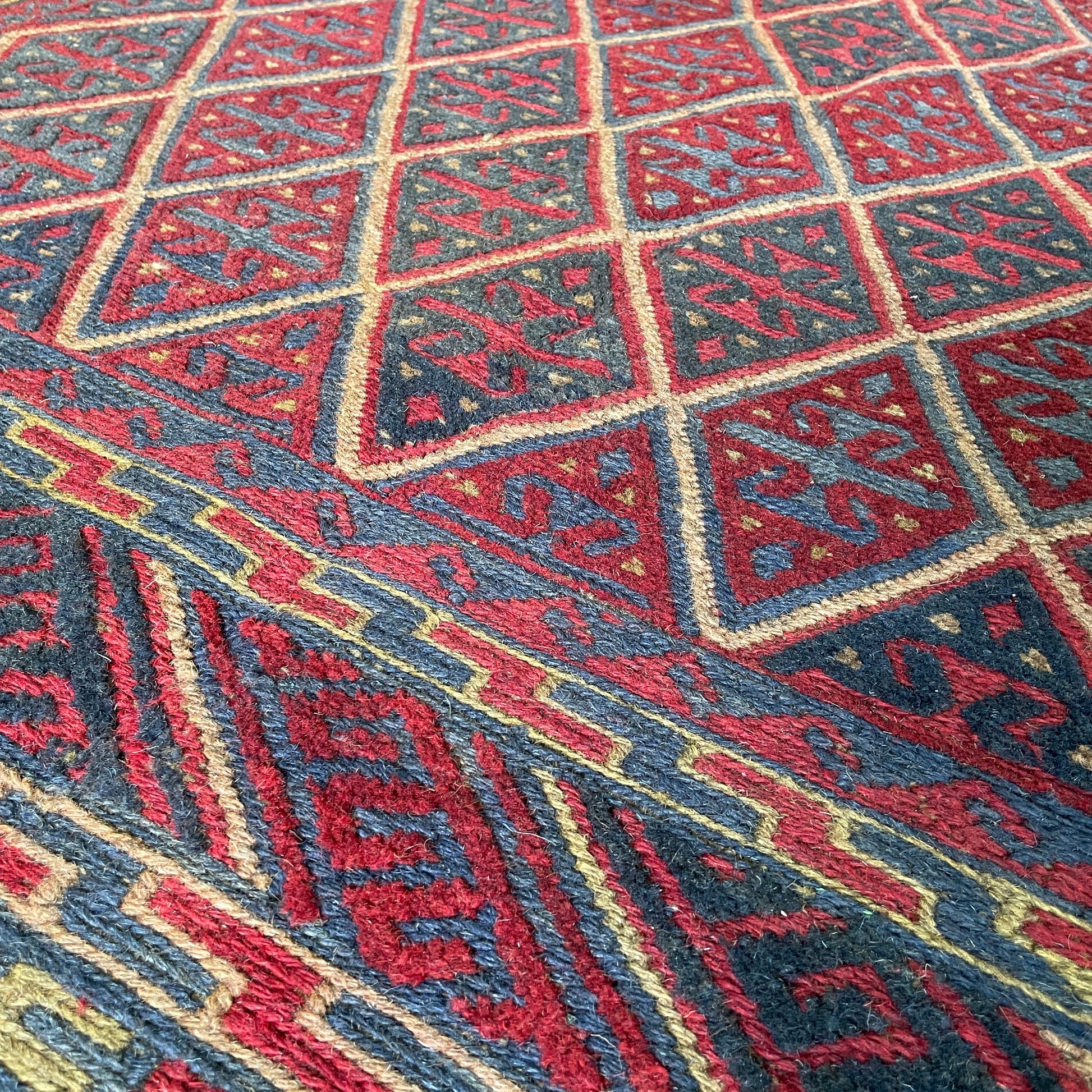 194 x 150 cm | Afghan Mushwani Rug
