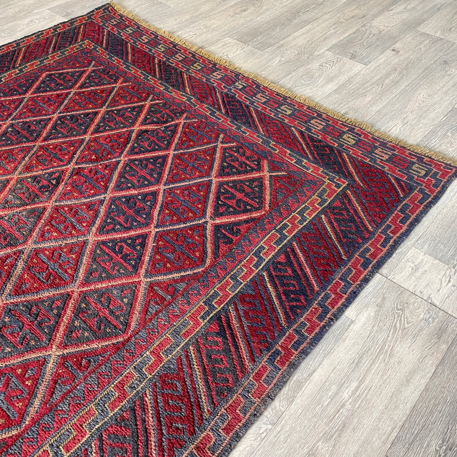 194 x 150 cm | Afghan Mushwani Rug