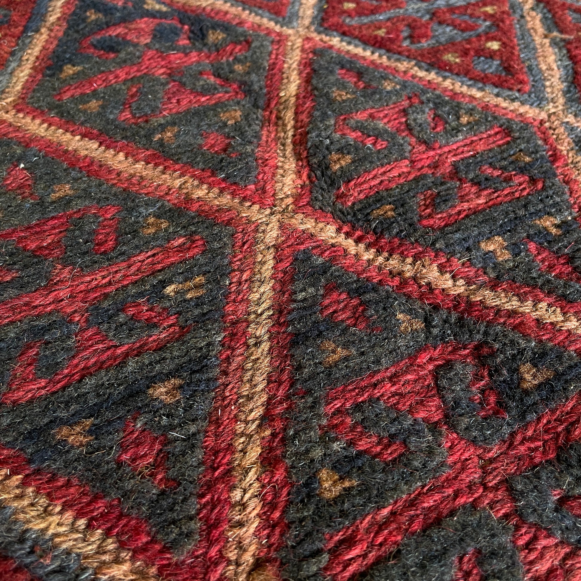 194 x 150 cm | Afghan Mushwani Rug