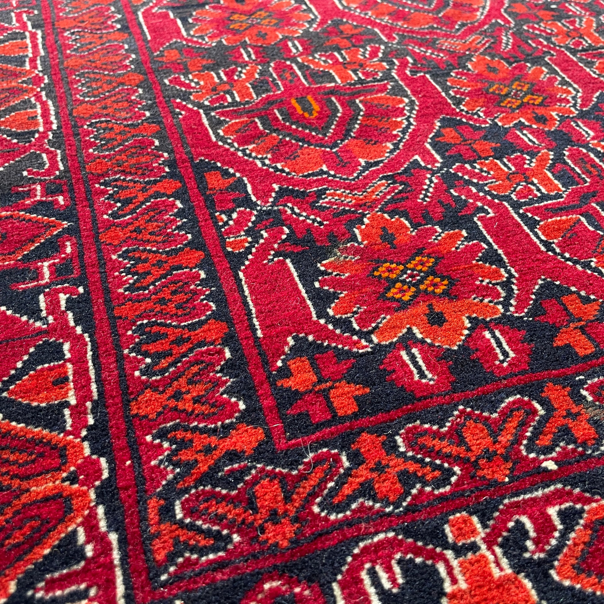 208 x 125 cm | Afghan Gul-Bagh Rug (Old 1990)